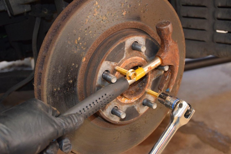 File:Stopping the disc from turning.jpg
