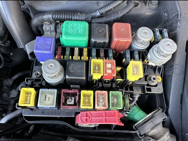 File:Engine Bay fuse box opened.jpg