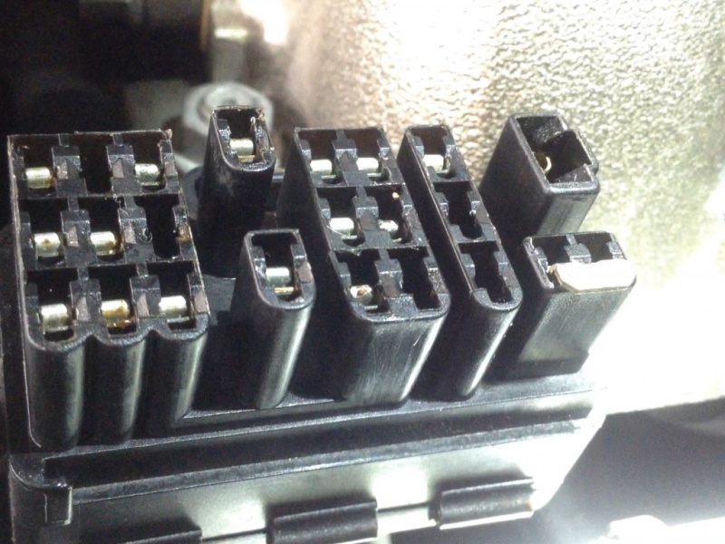 File:1994 UZZ32 DLC1 connector.jpg